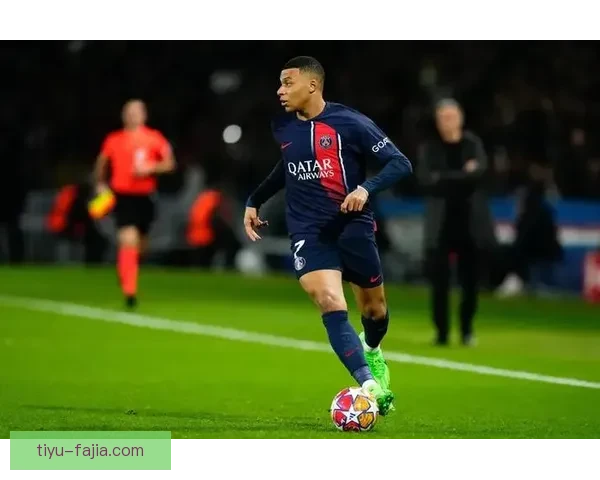 年长十岁仍占优 莱万防守压姆巴佩